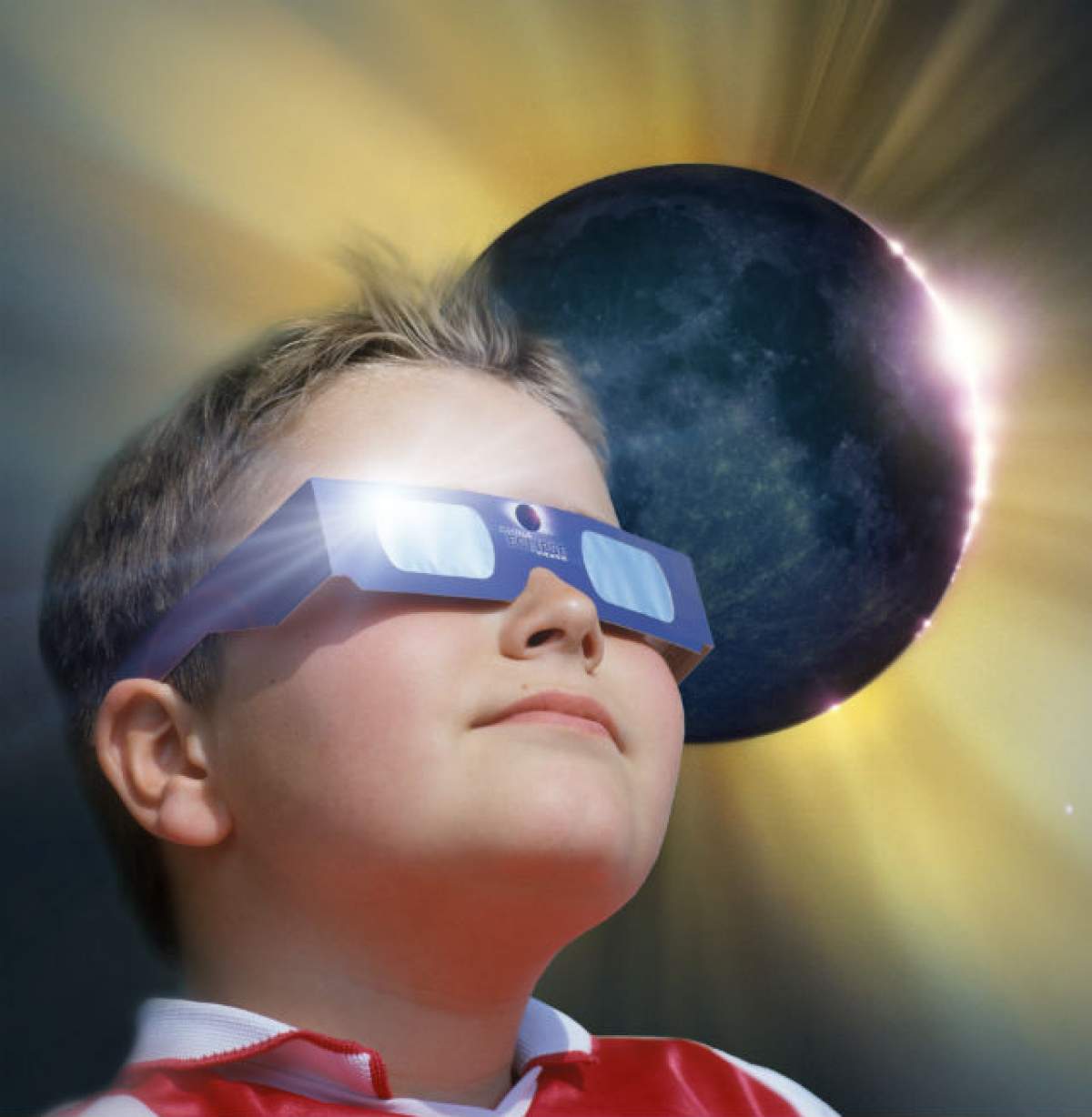 Selfie-urile cu eclipsa de Soare, nerecomandate de specialişti! Uite cum poţi face fotografii cu fenomenul astronomic