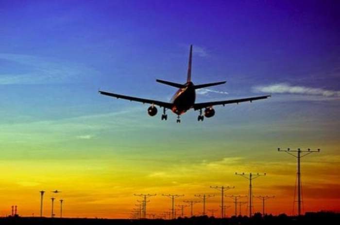 Panică! Un avion de pasageri a cerut aterizarea de urgenţă la Sankt Petesburg