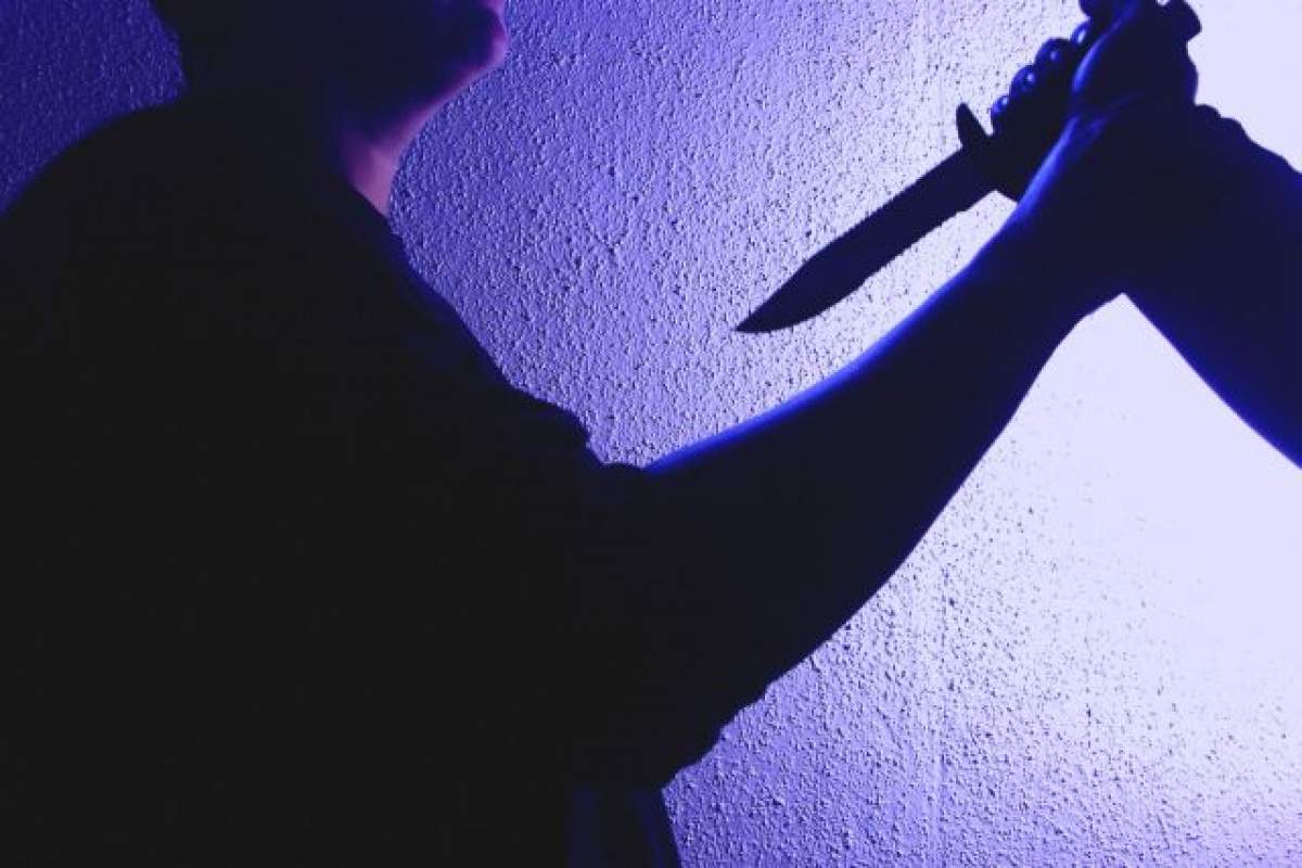 Imagini şocante! Un tânăr a rămas cu o gaură imensă în piept, după ce a fost atacat cu un cuţit