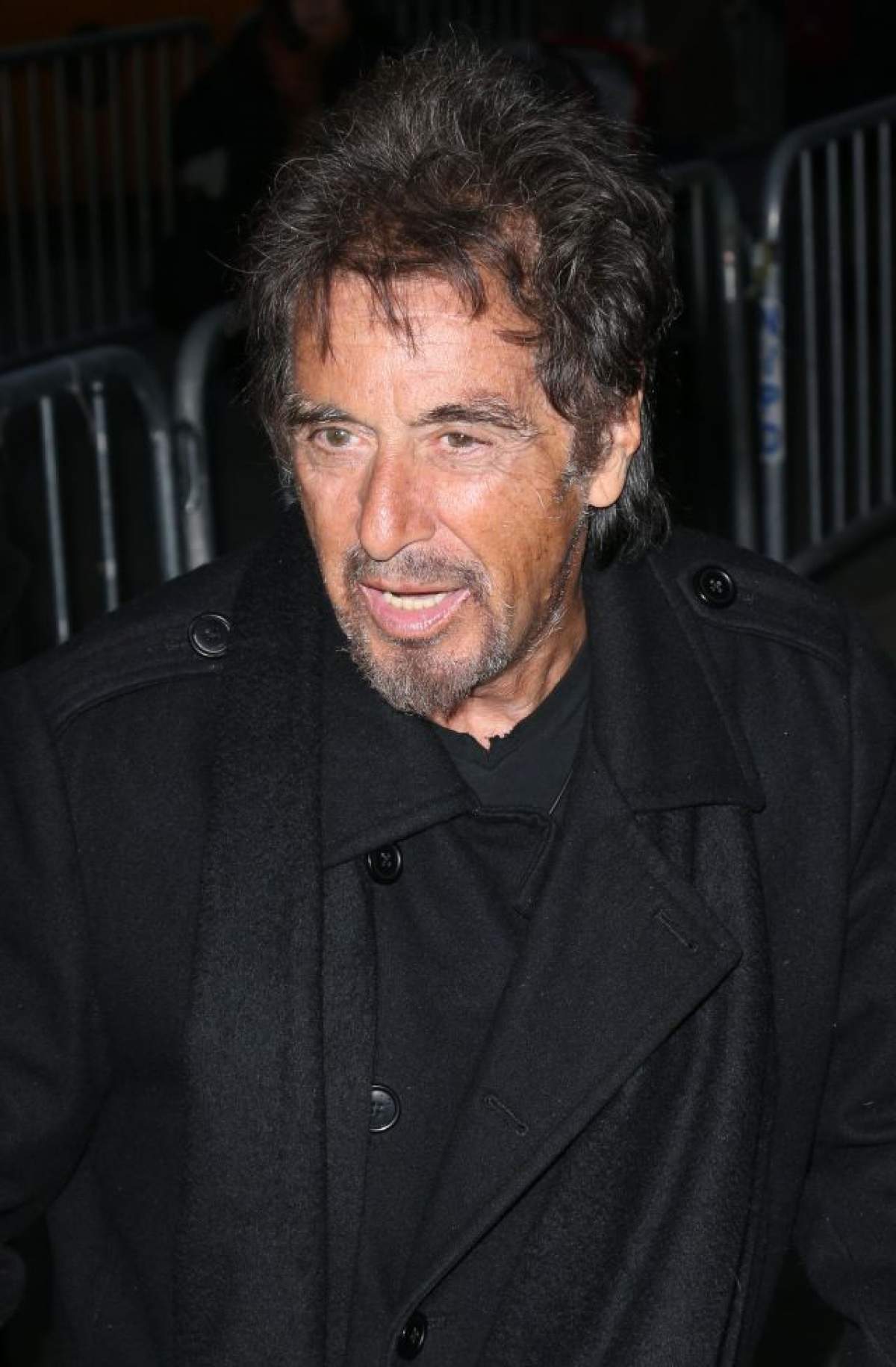 Ce bunăciune de fată are Al Pacino! Te bagă în boală!