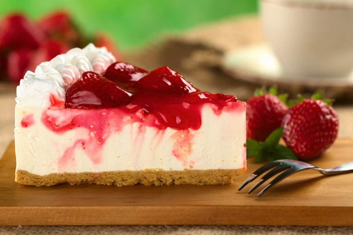 REŢETA ZILEI - DUMINICĂ: Cheesecake cu căpşuni! Nu te vei mai putea opri din mâncat