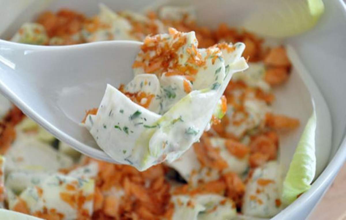 REŢETA ZILEI - LUNI: Salată de andive cu somon - gata în 10 minute