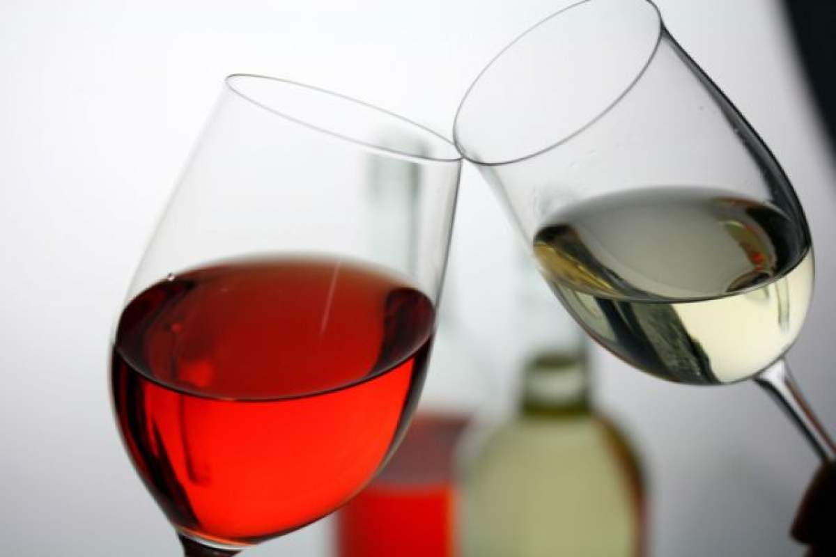 Concluzia cercetătorilor: Vinul face chipul mai frumos!