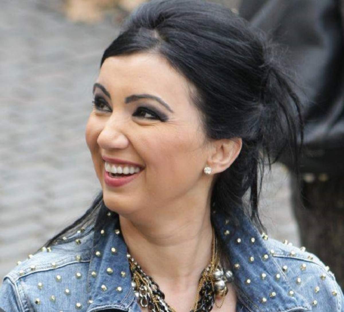 E mare, e roşie şi a surprins telespectatorii! Cum a apărut Adriana Bahmuţeanu în direct