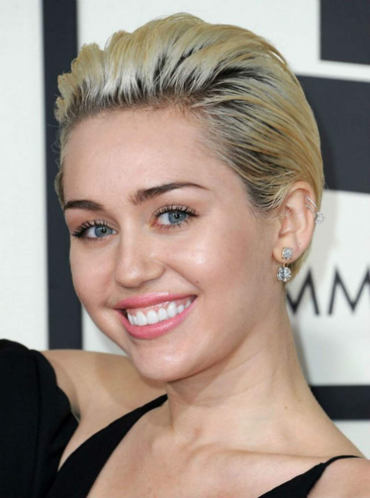 Este din ce în ce mai provocatoare! Miley Cyrus s-a pozat goală