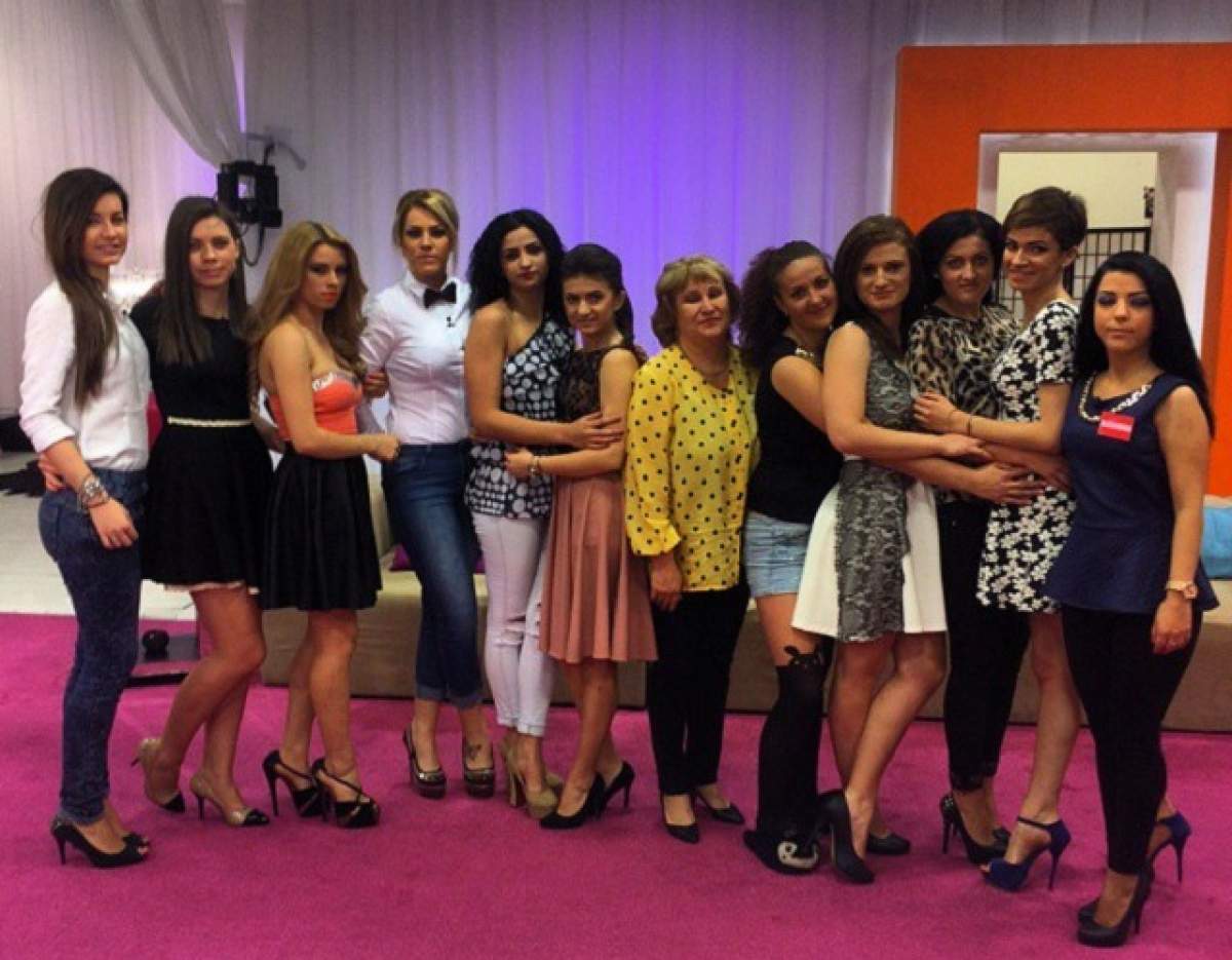 Concurentele de la "Mireasă pentru fiul meu" s-au răsfăţat la plajă! Una dintre fete a renunţat chiar şi la sutien