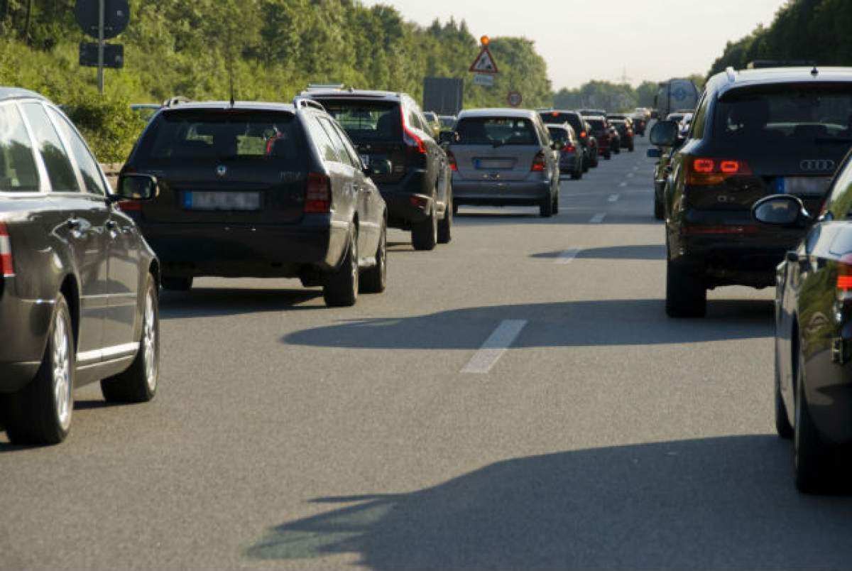 Atenţie şoferi! E "crimă" pe şosele! Traseele pe care e bine să le evitaţi!