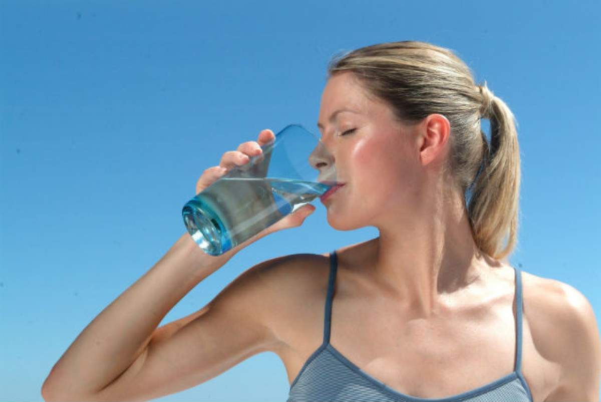 ÎNTREBAREA ZILEI - MARŢI: Cum poţi să prepari apă alcalină chiar la tine acasă?