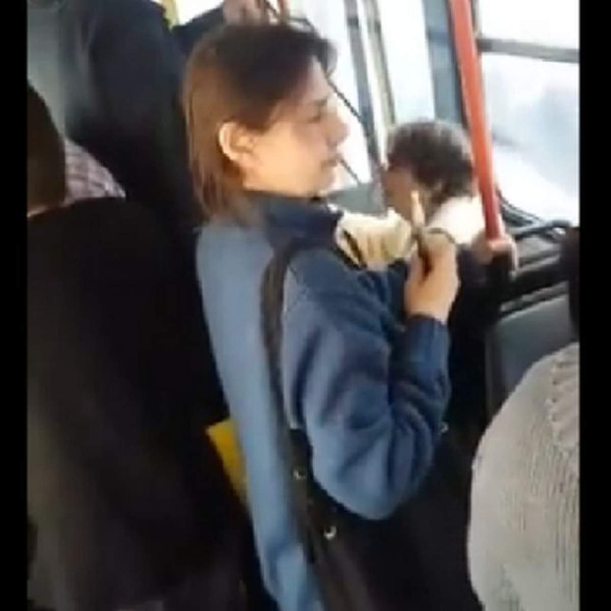 VIDEO REVOLTĂTOR  /  O femeie, bătută de un pensionar în RATB. Cine e de vină?