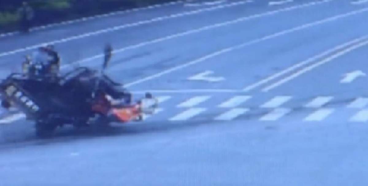 VIDEO / A fost lovit în plin de o maşină! Ce a urmat este incredibil