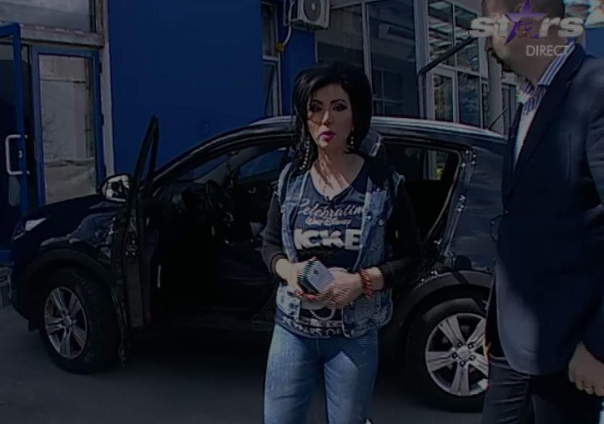 VIDEO / ŞOC! Adriana Bahmuţeanu şi-a verificat maşina de microfoane, în direct