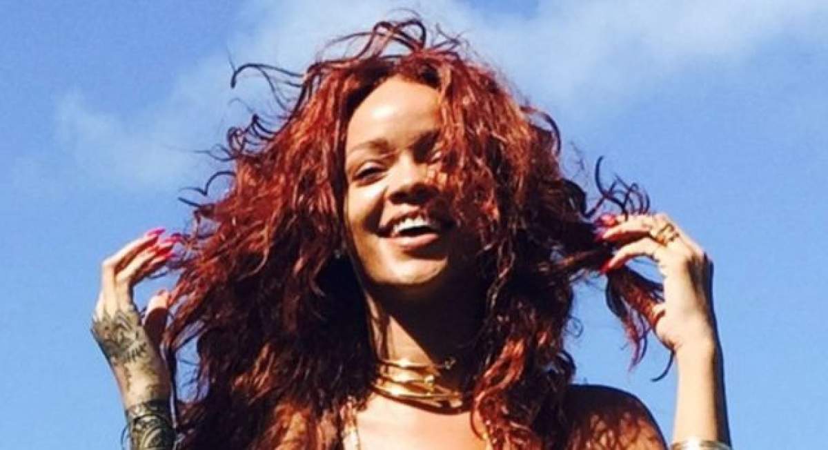 FOTO/ Milioane de bărbaţi vor fi fericiţi! Rihanna îşi arată fundul!