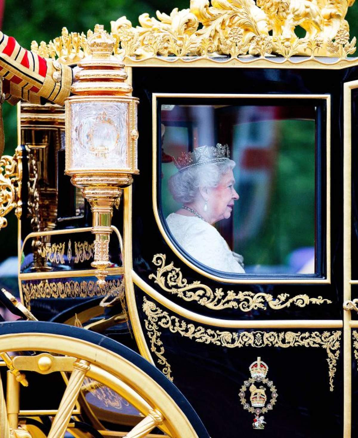 Regina Elisabeta a II-a a Marii Britanii împlineşte 89 de ani! Cele mai frumoase imagini cu suverana!