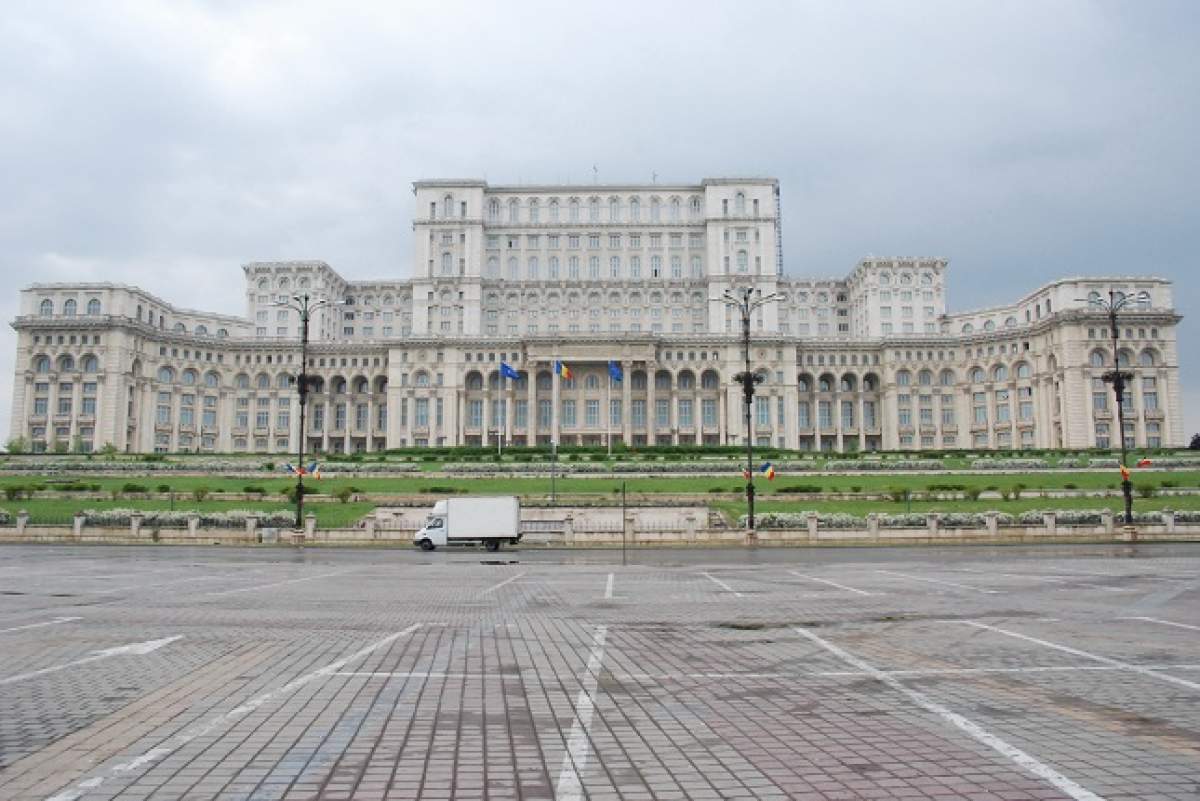 Război pe Casa Poporului! Ce se întâmplă acum cu celebra clădire