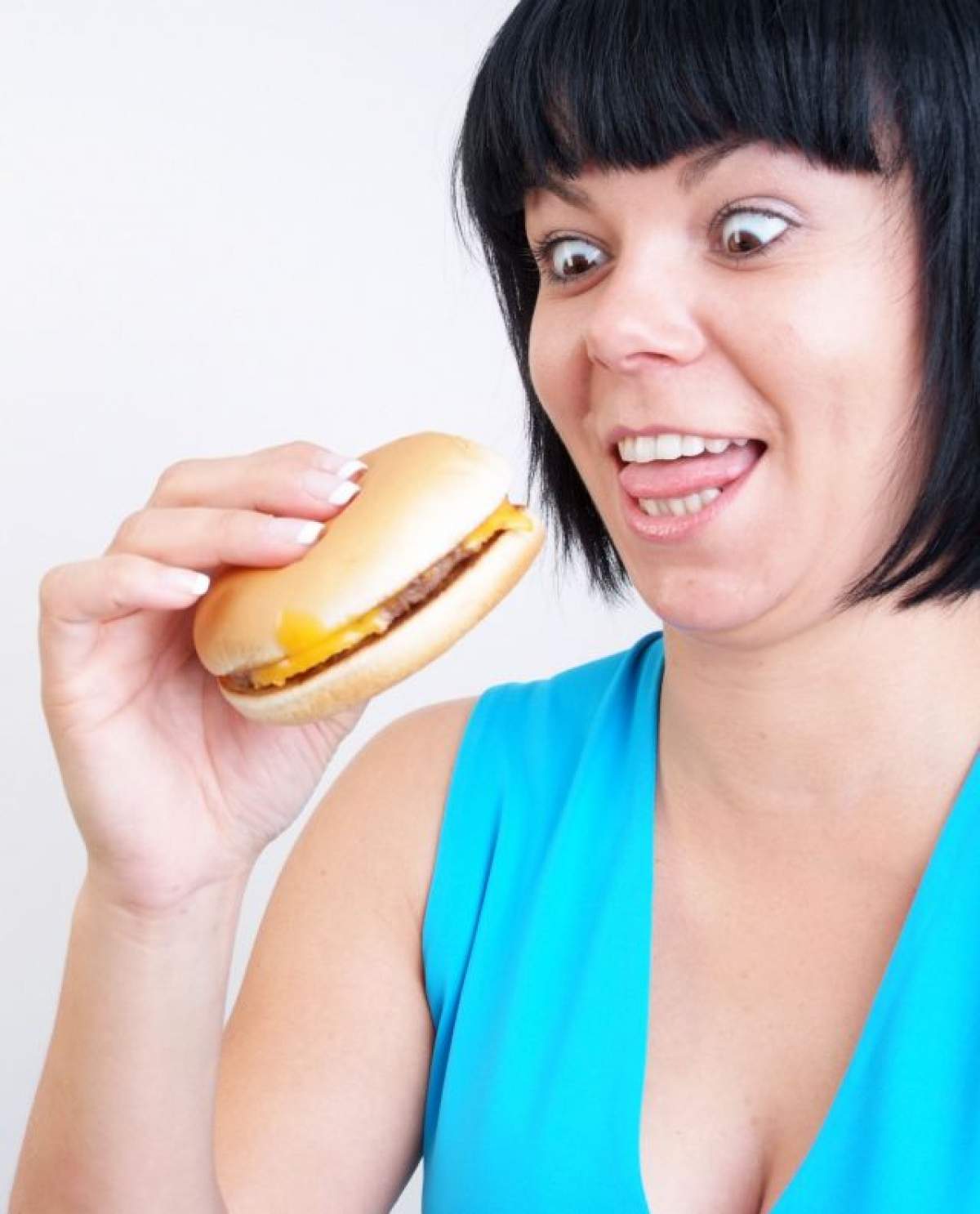 De ce mâncăm junk food pe fond de stres? Specialiştii au găsit explicaţia!