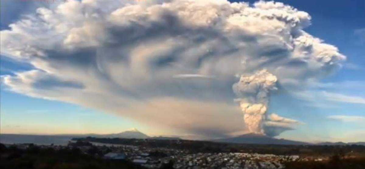 VIDEO / A fost decretată starea de urgenţă! Evacuări în Chile, după ce vulcanul Calbuco s-a trezit: "Am lăsat totul în urmă, mi-am luat copilul..."