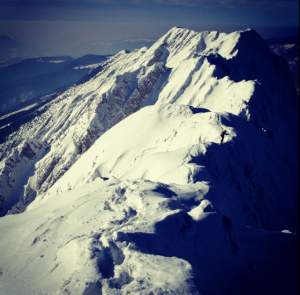 VIDEO / Îngrozitor! Seismul din Nepal a declanşat AVALANŞE pe Everest! Alpiniştii sunt în pericol, inclusiv Alex Găvan