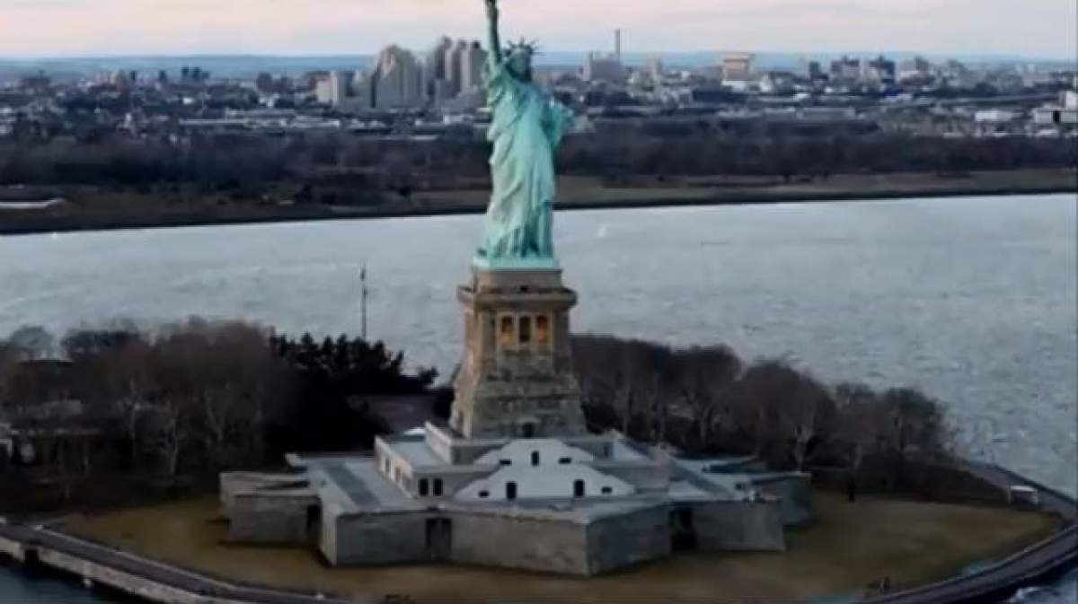 VIDEO / Clipe de groază! Statuia Libertăţii, evacuată în urma unei AMENINŢĂRI cu bombă