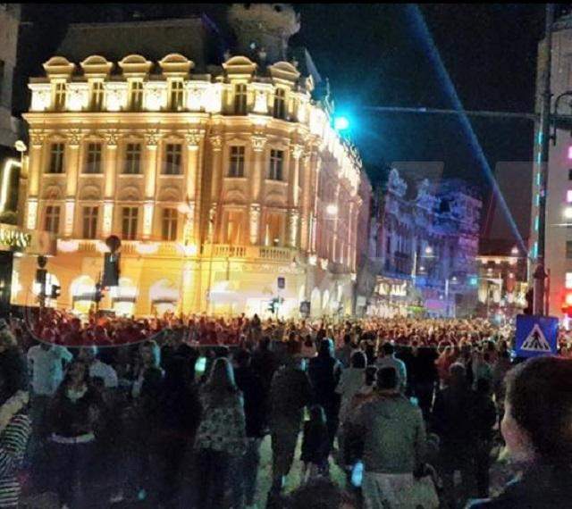 Mii de bucureşteni, fascinaţii de de Festivalul Luminilor! Vezi imagini inedite