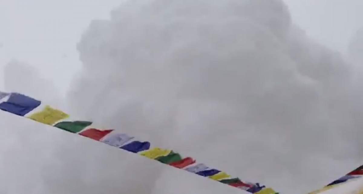 VIDEO / Imagini terifiante! Avalanşa de pe Muntele Everest, surprinsă pe o cameră video