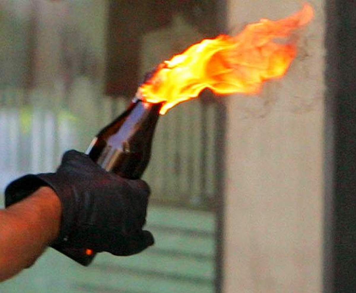 Sediul Poliţiei, atacat cu cocktail Molotov! S-a întâmplat în România!