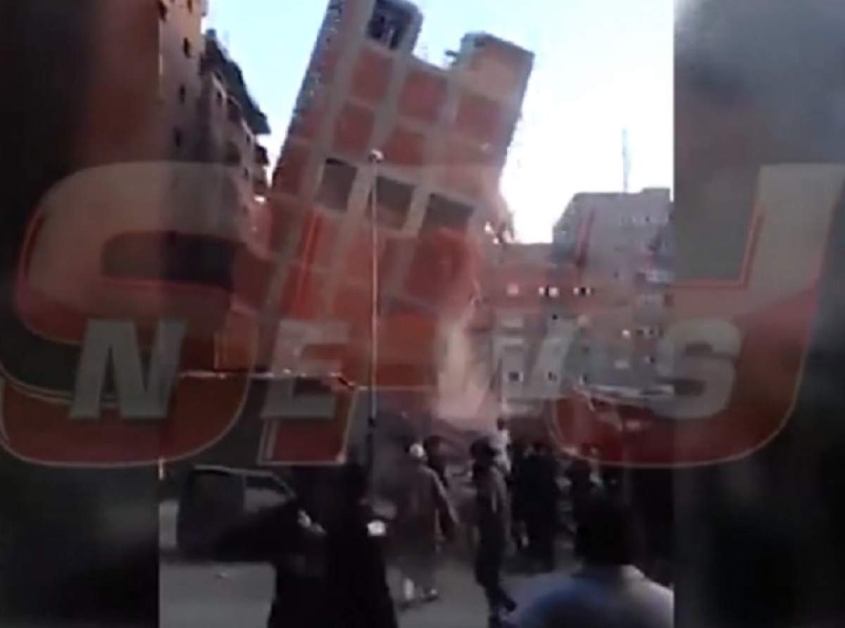 VIDEO ŞOCANT! O clădire din Nepal s-a prăbuşit peste oamenii care ţipau şi fugeau din calea urgiei! Totul a fost filmat