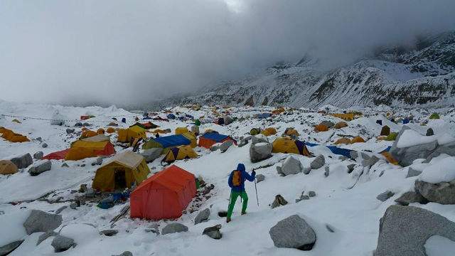 Ultimele veşti despre cei patru alpinişti români de TOP de pe Everest