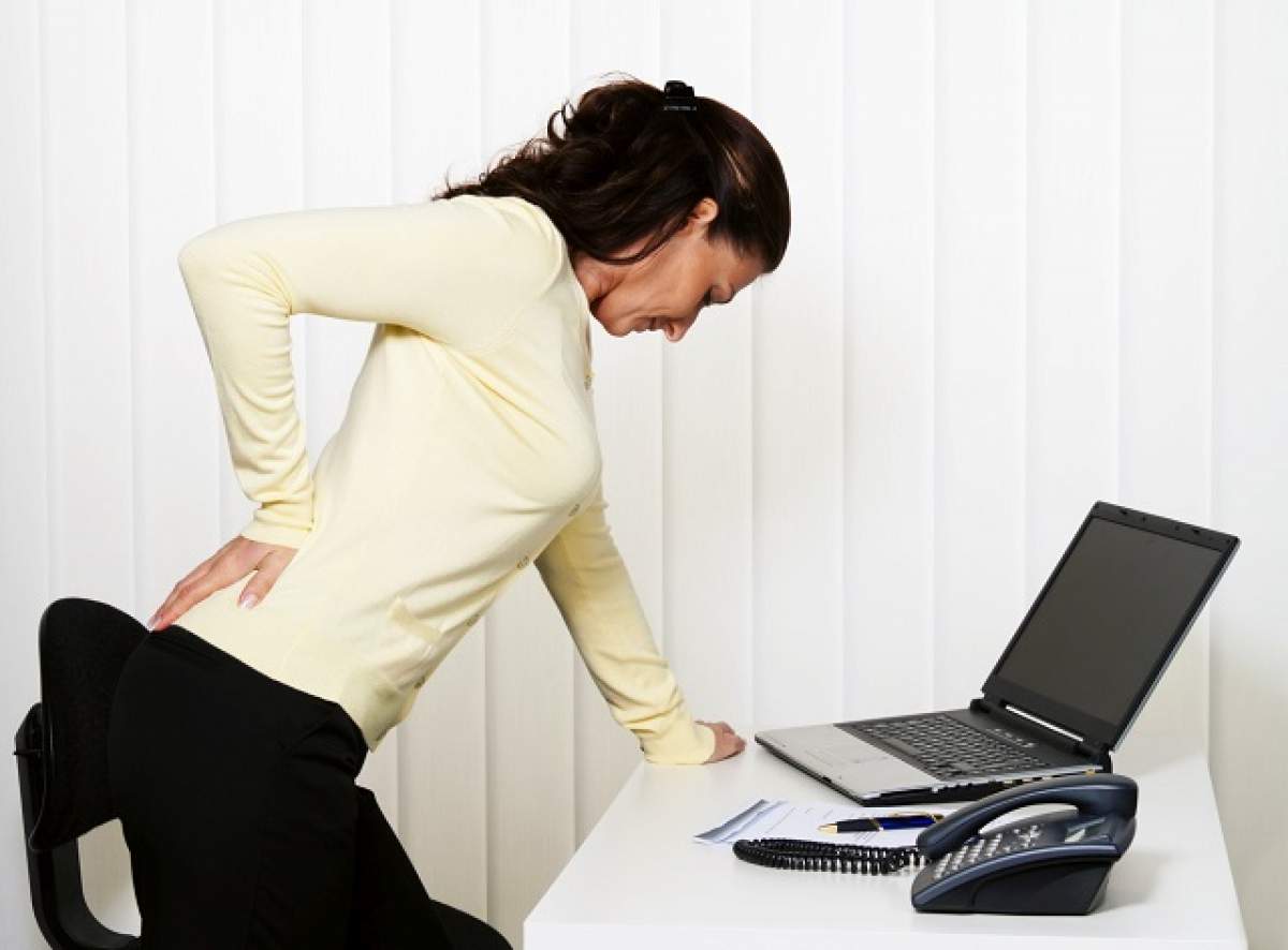 Lucrezi la birou? Ce se întâmplă cu corpul tău când stai toată ziua pe scaun?