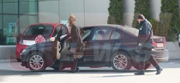 Ce face soţia unui celebru milionar în parcarea unui hotel de fiţe din capitală?! Spynews.ro are răspunsul! Și e INCREDIBIL