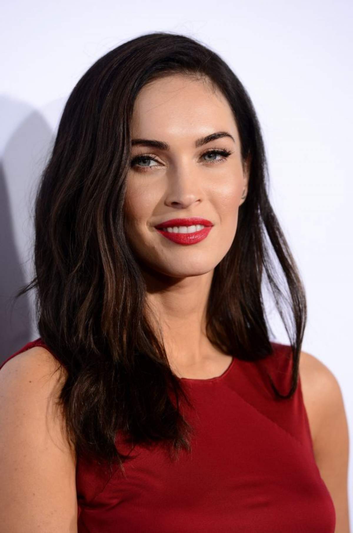 FOTO / Transformarea la care nu se aştepta nimeni!  Focoasa brunetă Megan Fox s-a blonzit!