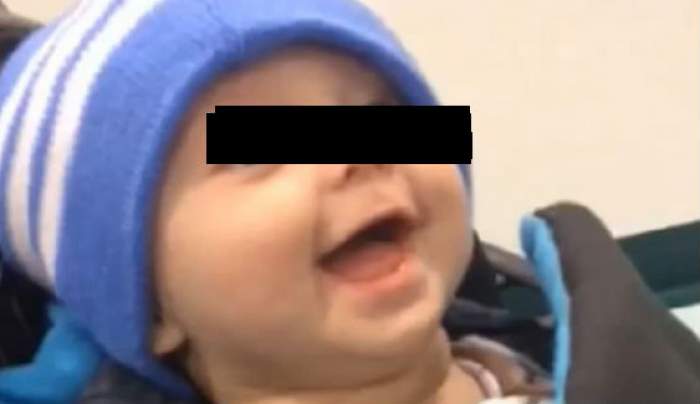 VIDEO/ Părinţii sunt devastaţi! Micuţul lor a murit imediat după ce a zâmbit pentru prima oară