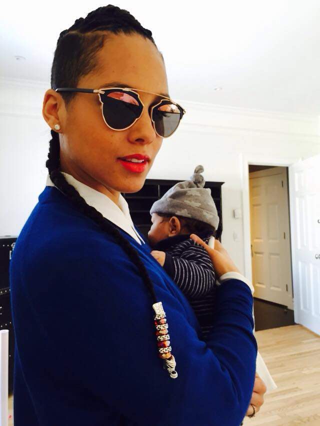 Alicia Keys s-a lăsat fotografiată cum nu aţi mai văzut-o vreodată!