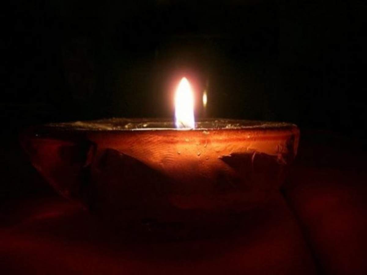 Greşeala pe care o fac românii când aprind candela! Ce părere are Biserica despre acest obicei