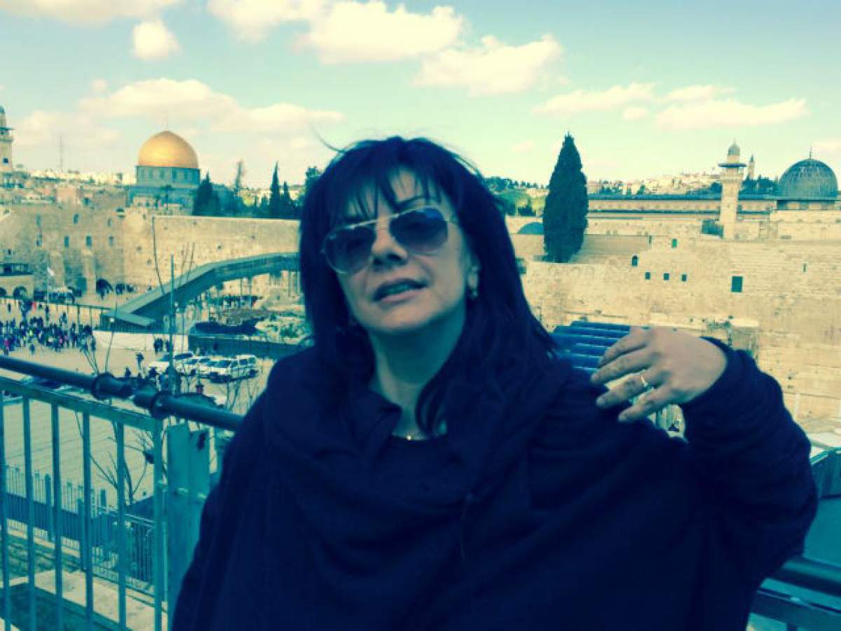 FOTO / Carmen Tănase, la Mormântul Sfânt: "Nu am simţit linişte. M-am cutremurat efectiv, aproape că m-a durut carnea pe mine"