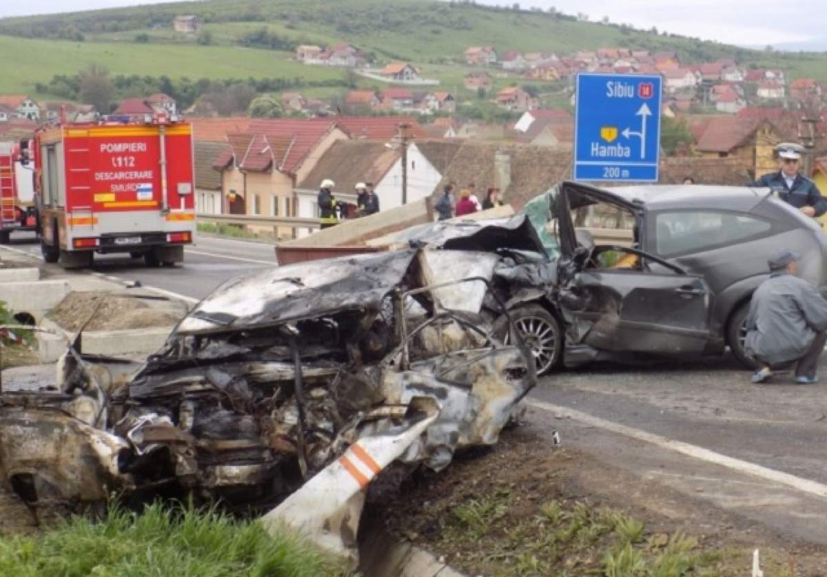 Accident mortal pe DN14! Şoferul a ars de viu, soţia a murit pe loc, iar copilul e în stare gravă