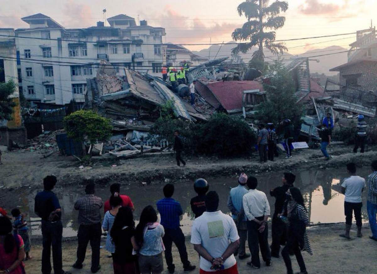 Au început operaţiunile de salvare în Nepal! Numărul morţilor a crescut la 80