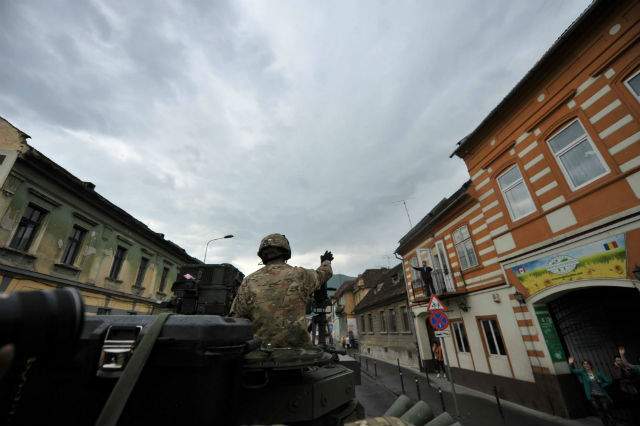 GALERIE FOTO/ Spectacol de zile mari - 400 de militari americani, cu tancuri de la Constanţa la Braşov