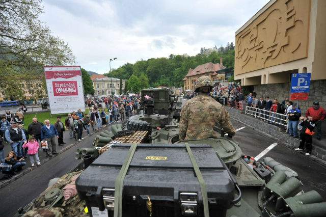 GALERIE FOTO/ Spectacol de zile mari - 400 de militari americani, cu tancuri de la Constanţa la Braşov