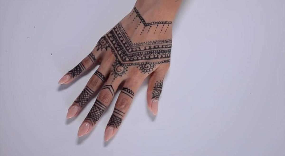 Surprinde-i pe cei din jur vara asta! Cum să îţi faci singură un tatuaj original cu henna