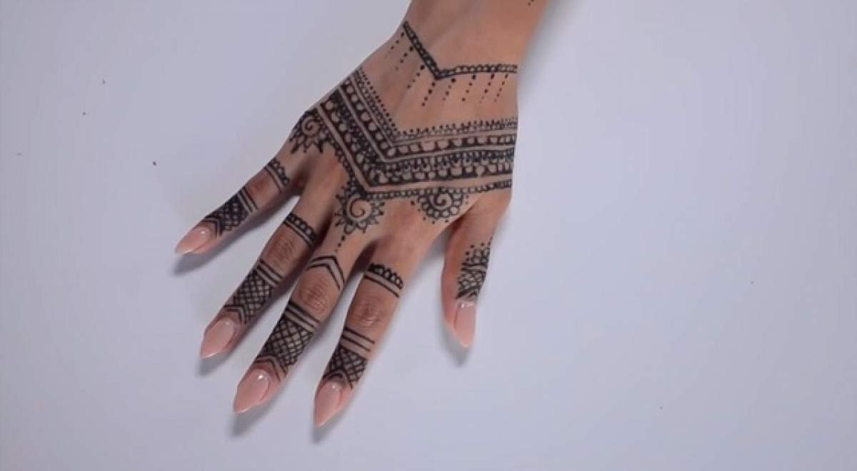 Surprinde-i pe cei din jur vara asta! Cum să îţi faci singură un tatuaj original cu henna