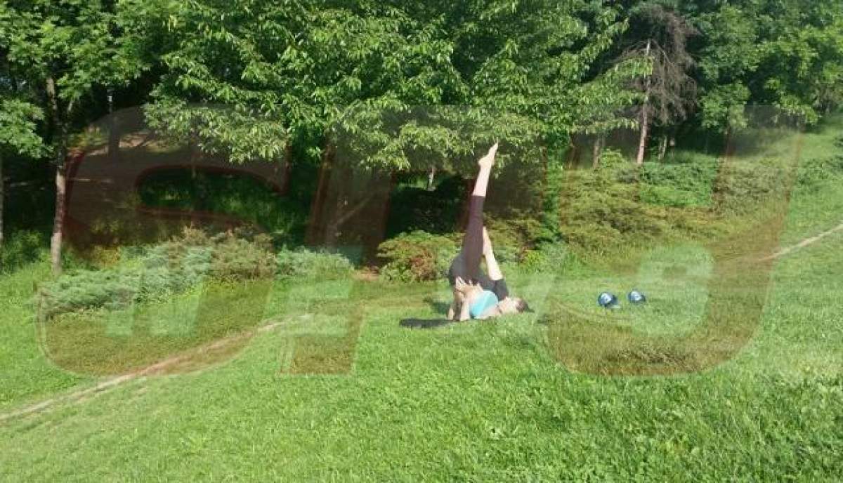 Aproape goală, o cântăreață celebră de la noi a făcut show în parc! Imagini interzise cardiacilor