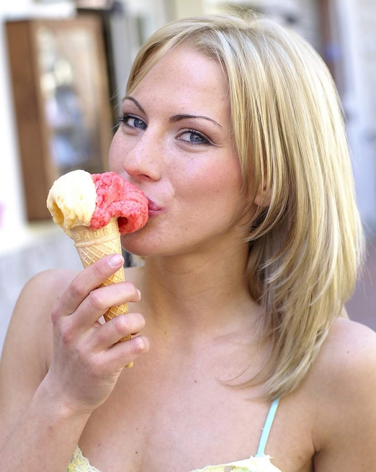 ÎNTREBAREA ZILEI: MARŢI - De ce nu este bine să mâncăm îngheţată atunci când e caniculă?