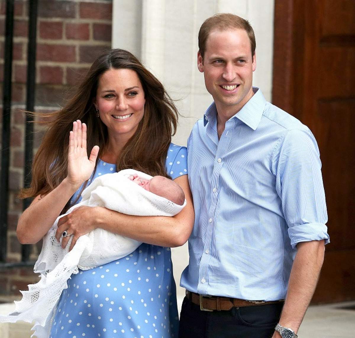 VIDEO / FELICITĂRI! Kate Middleton a născut o Prinţesă! Regatul Unit este fericit