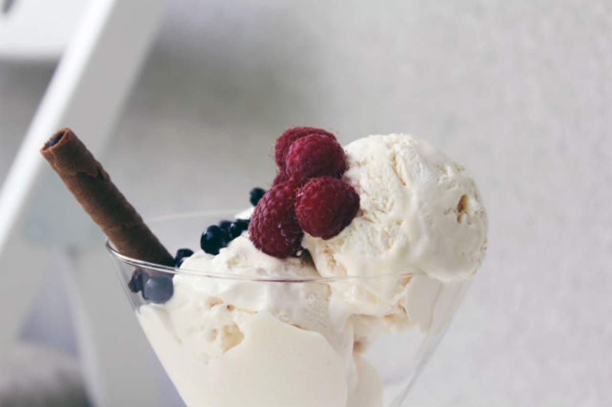 REŢETA ZILEI - SÂMBĂTĂ: Îngheţată vanilinată, pregătită la tine acasă în 10 minute