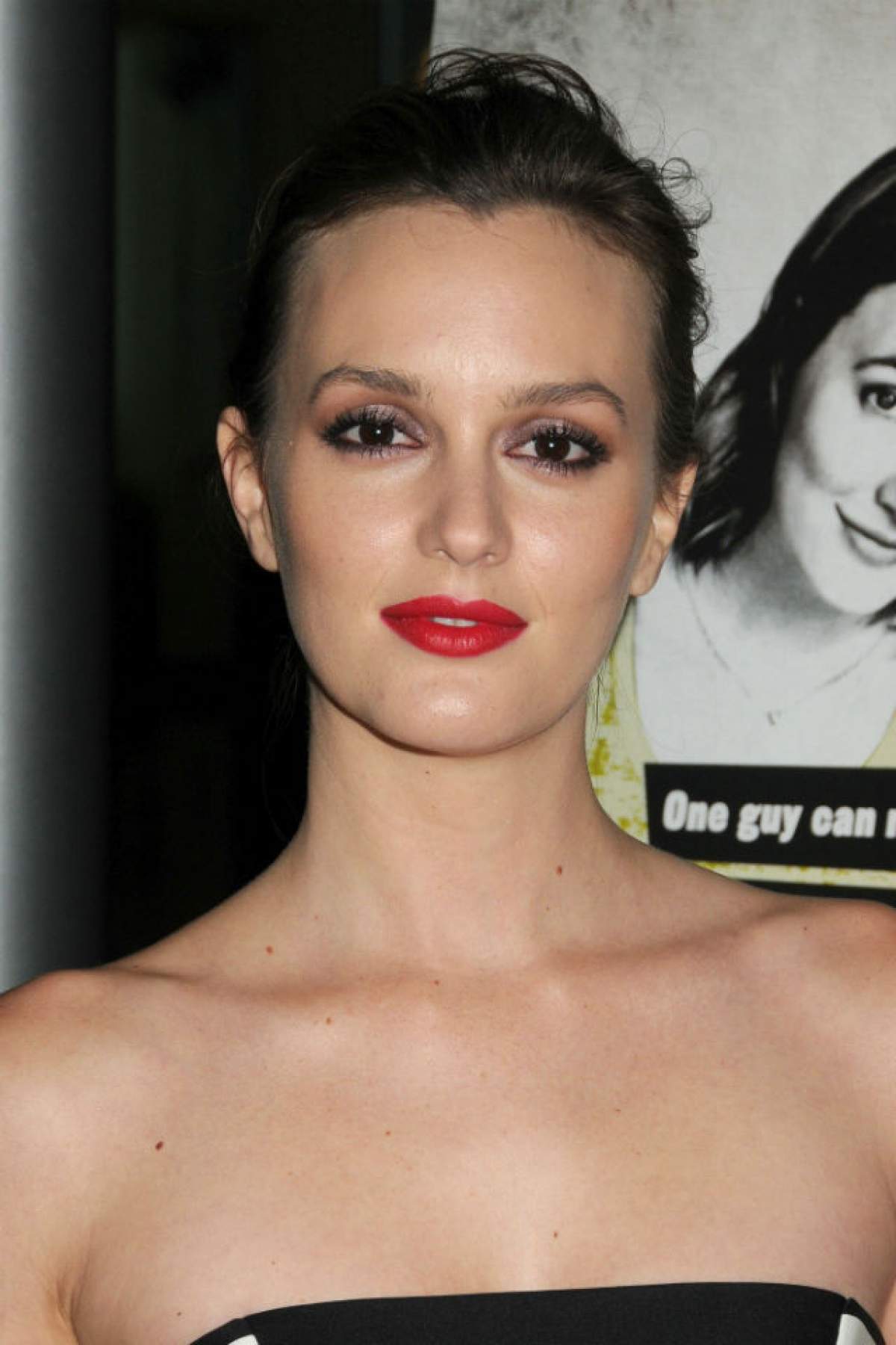 Leighton Meester, surprinsă de paparazzi cu burtica la gură! Prima imagine cu actriţa ÎNSĂRCINATĂ