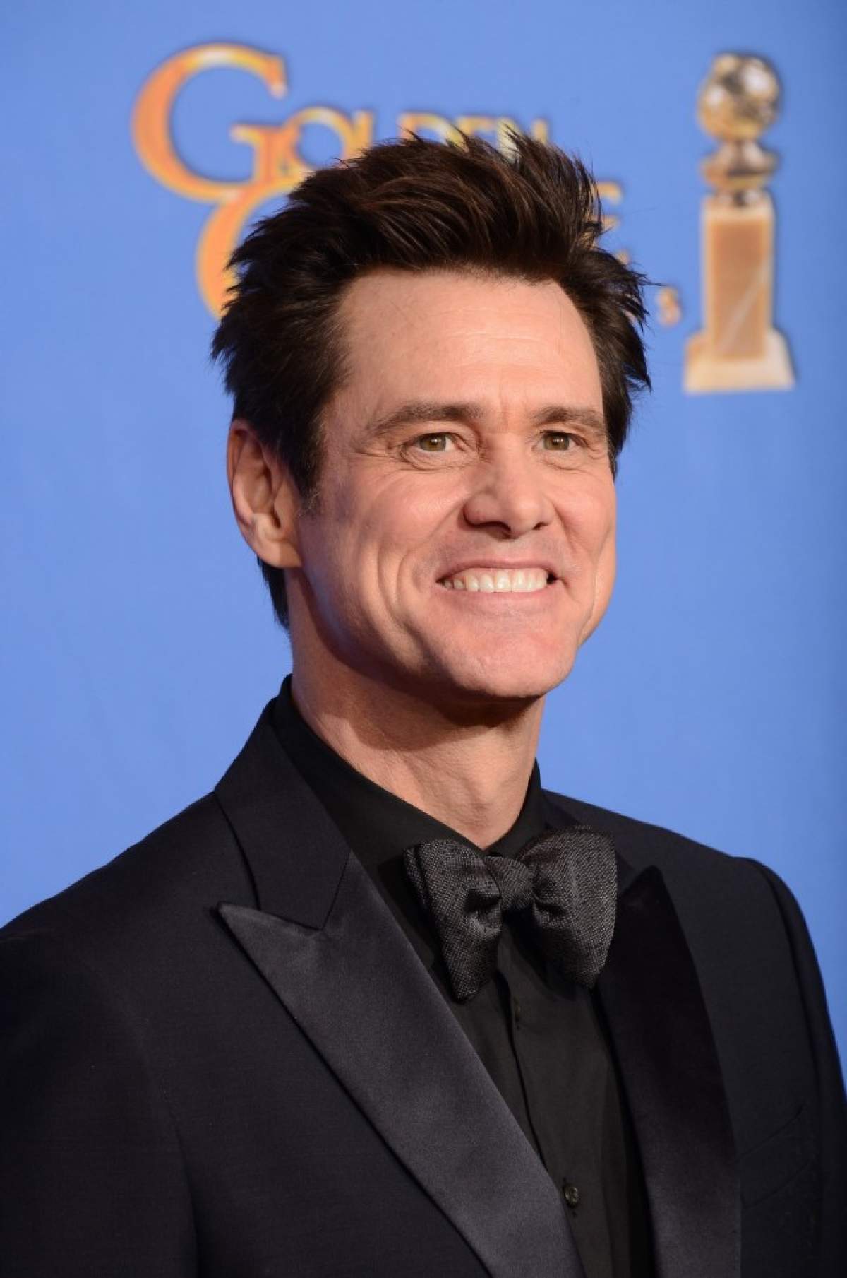 Jim Carrey, de nerecunoscut! Este de mână cu o iubită tânără, dar are ditamai barba