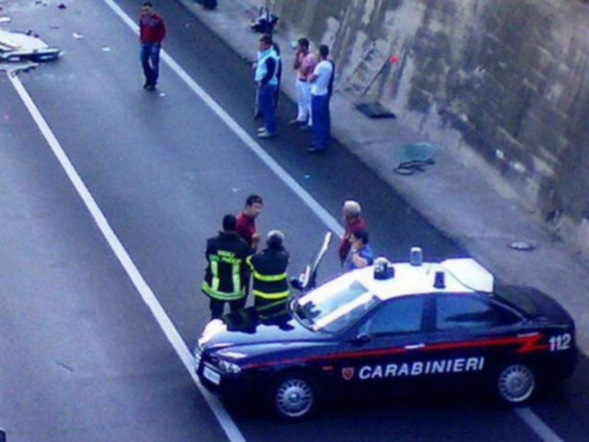 Accident în Italia: Un camion condus de un român s-a răsturnat peste un autoturism