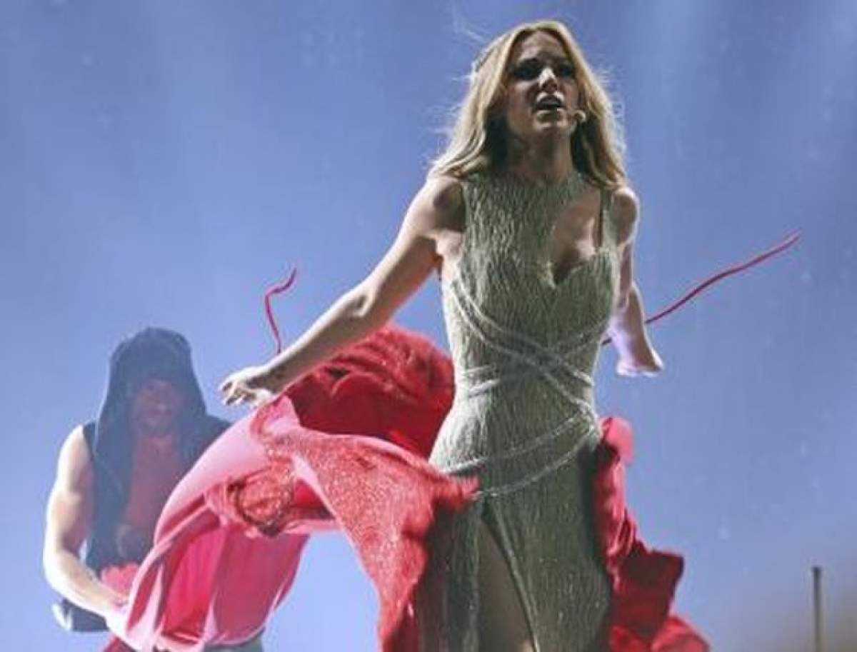 IMAGINI DE SENZAŢIE. S-a DEZBRĂCAT pe scenă. Reprezentanta Spaniei la Eurovision a arătat TOT. Detalii intime s-au văzut
