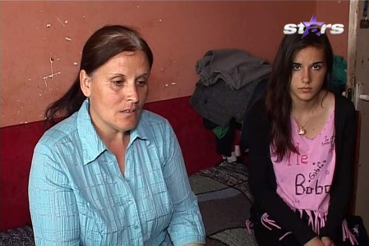 O familie din Botoşani îşi duce traiul zilnic în sărăcie cruntă! Copiii învaţă pentru şcoală la lumina lumânării