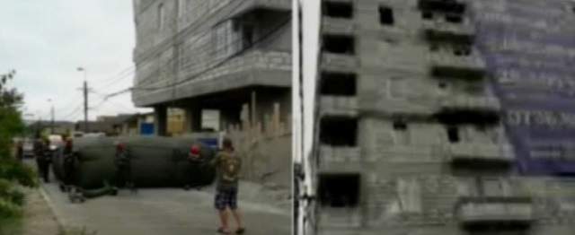 VIDEO & FOTO / Bărbatul care voia să se arunce de pe bloc a fost convins să coboare